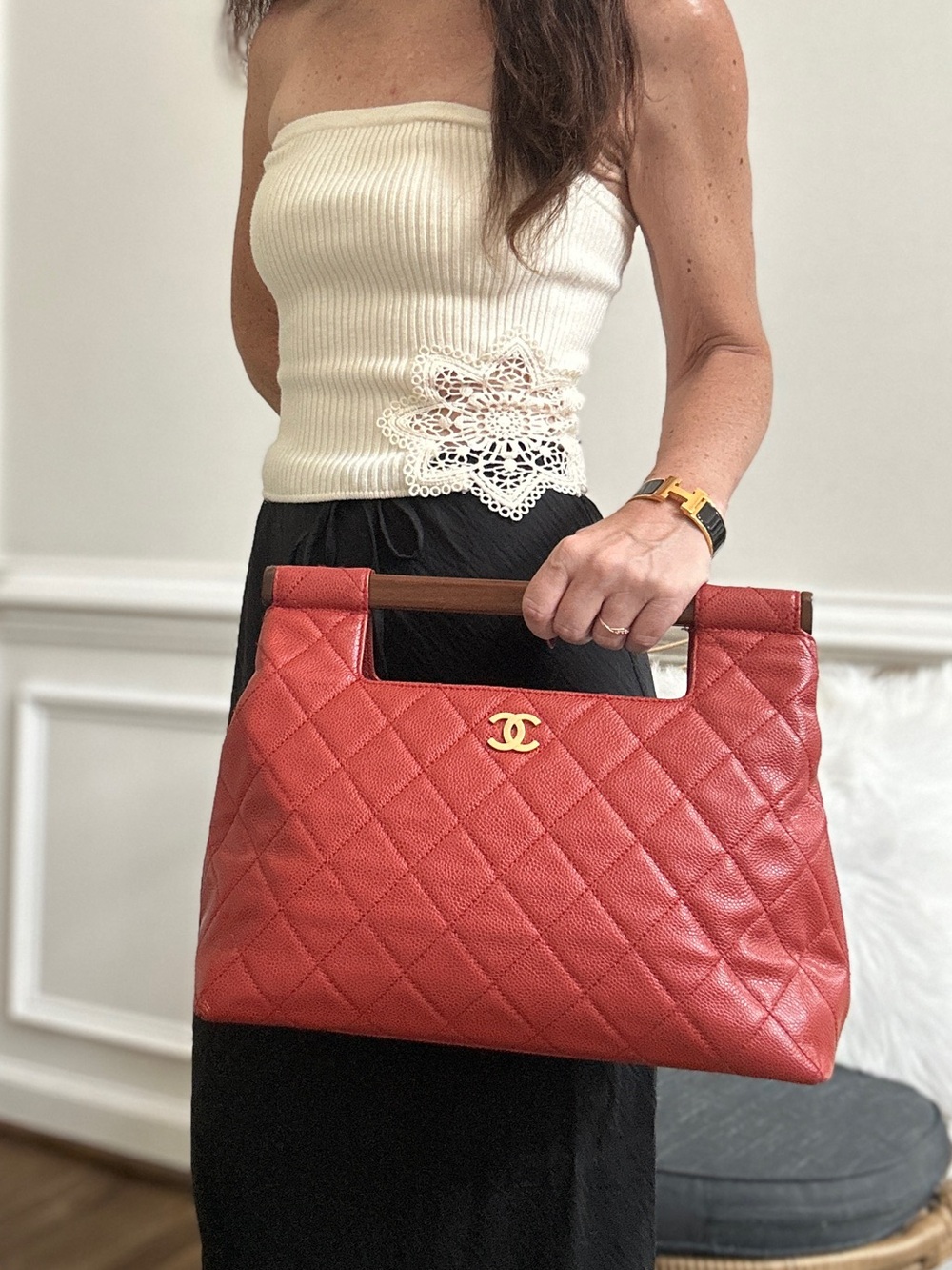 CHANEL Wood Handle Tote in Red Caviar - Picture 6 of 17